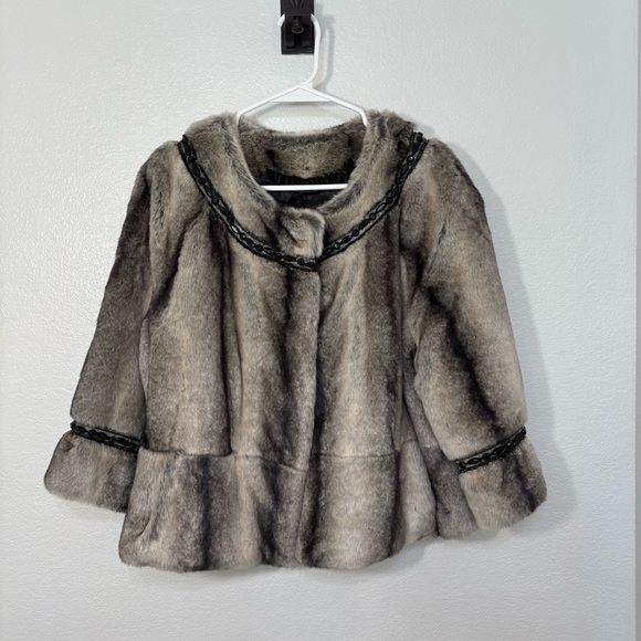 Terry Lewis Classic Luxuries Jackets & Blazers - Terry Lewis Classic Luxuries Faux Fur 3/4 Sleeve Swing Coat - Medium